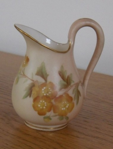 Pretty antique royal worcester - pretty,